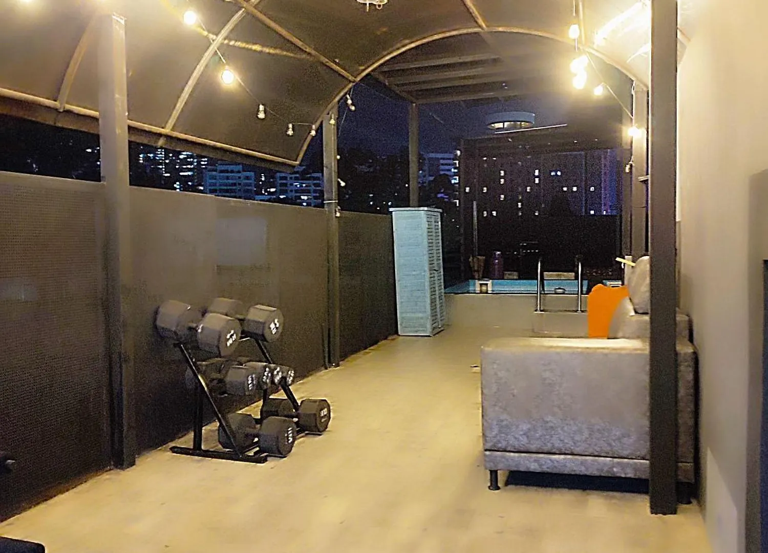 Urban 10 Bdrm Private Apartment With Rooftop Pool & Jacuzzi Medellín
