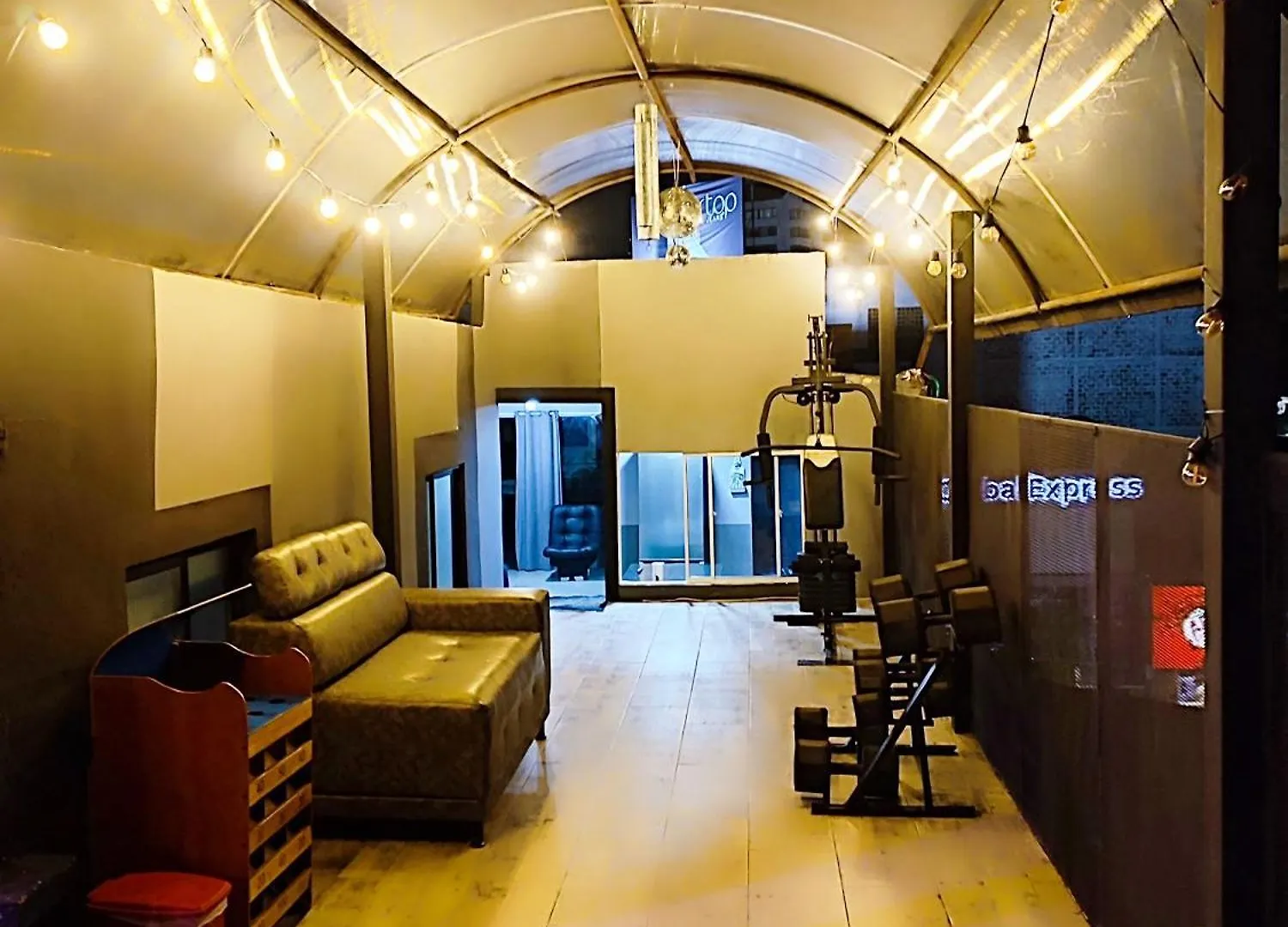 Urban 10 Bdrm Private Apartment With Rooftop Pool & Jacuzzi Medellín 0*,  Kolumbia