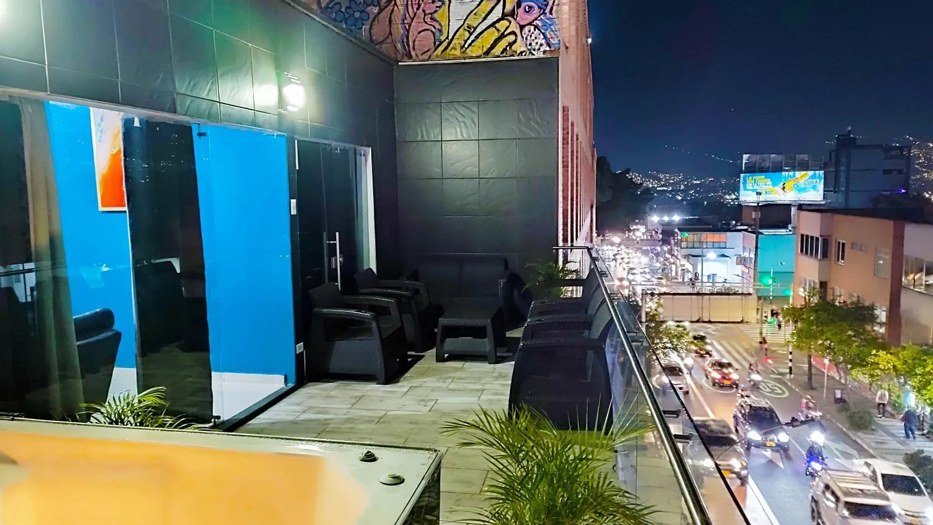 Urban 10 Bdrm Private Apartment With Rooftop Pool & Jacuzzi Medellín Kolumbia