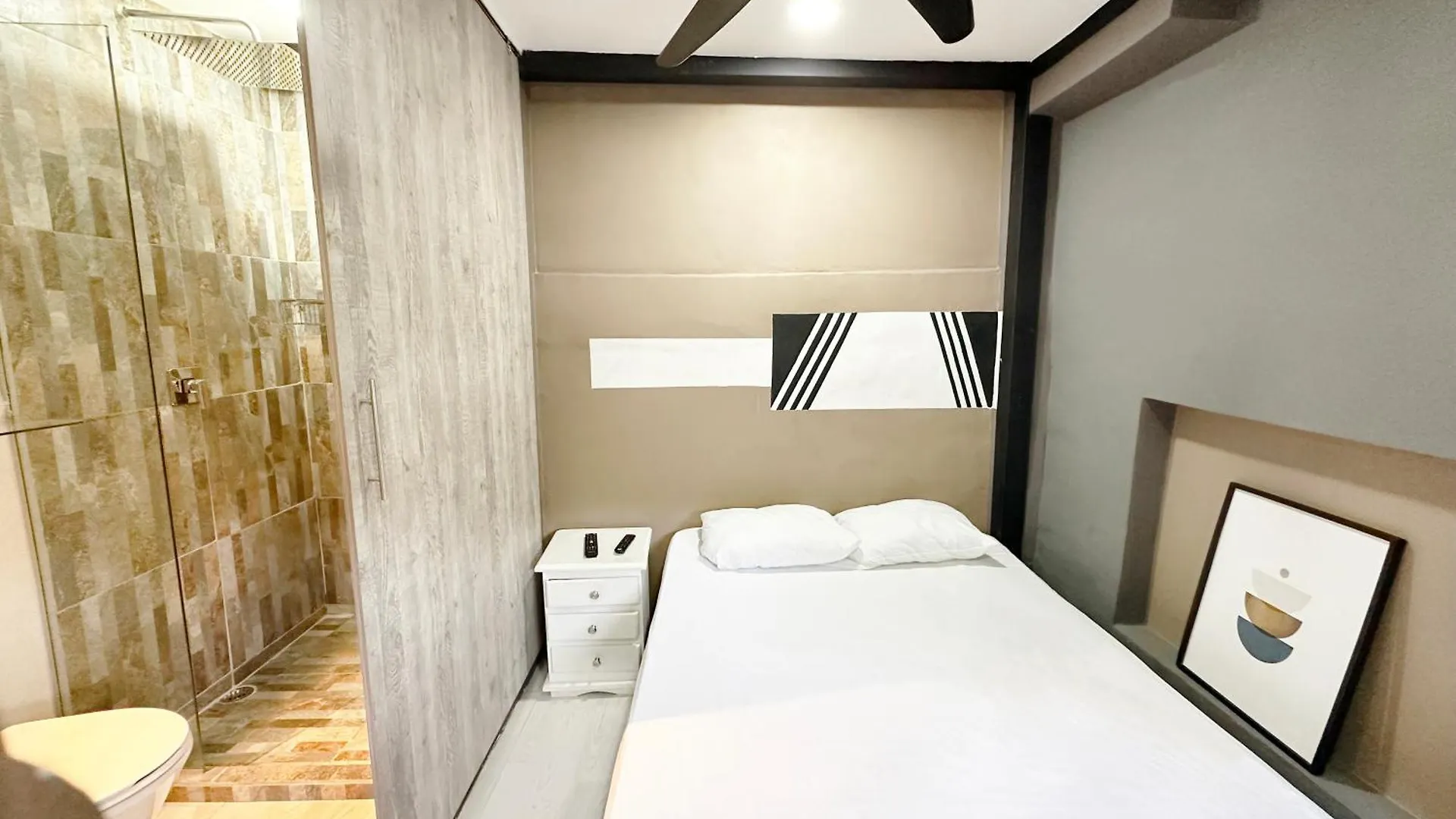 Urban 10 Bdrm Private Apartment With Rooftop Pool & Jacuzzi Medellín