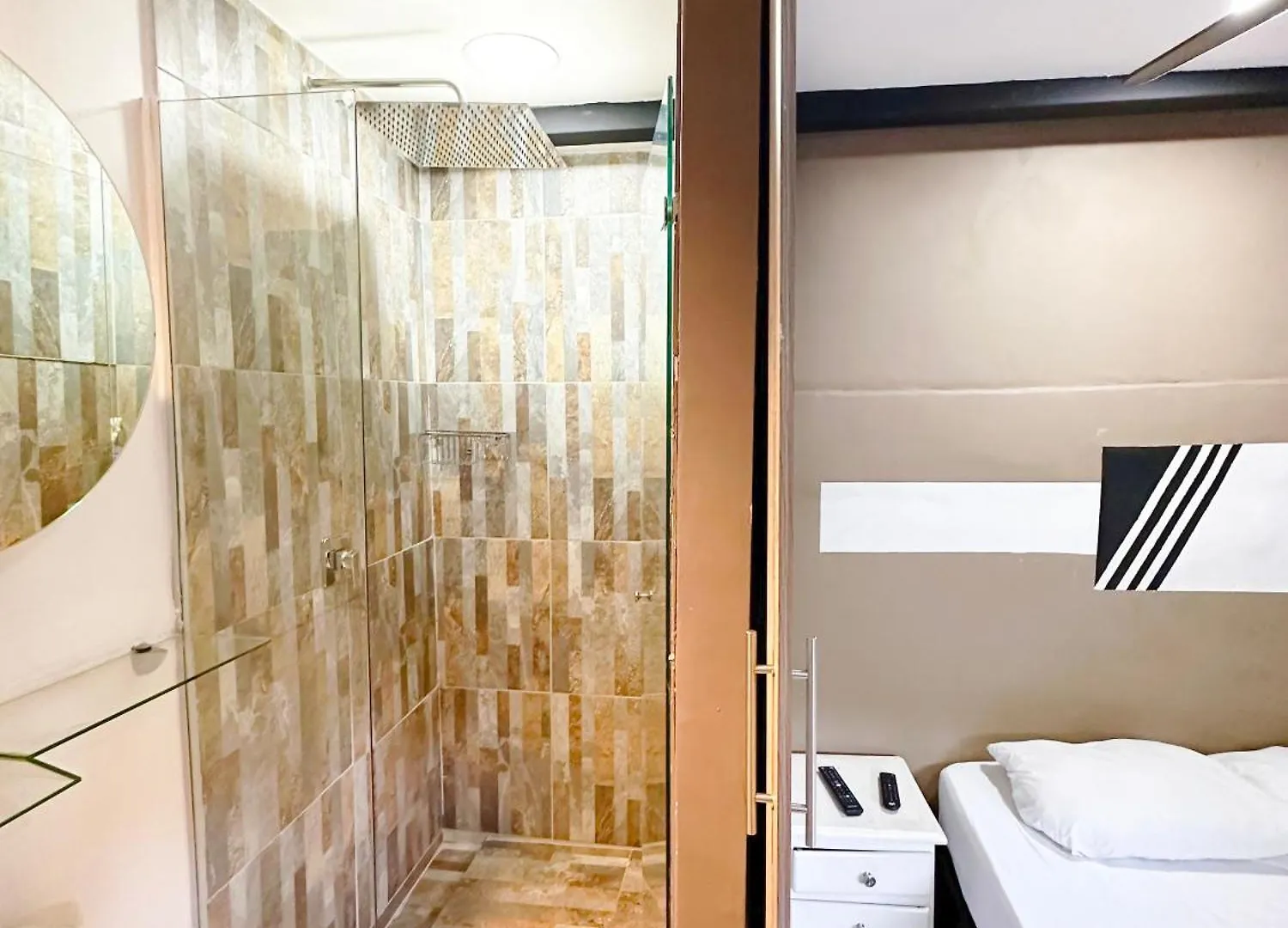 Urban 10 Bdrm Private Apartment With Rooftop Pool & Jacuzzi Medellín