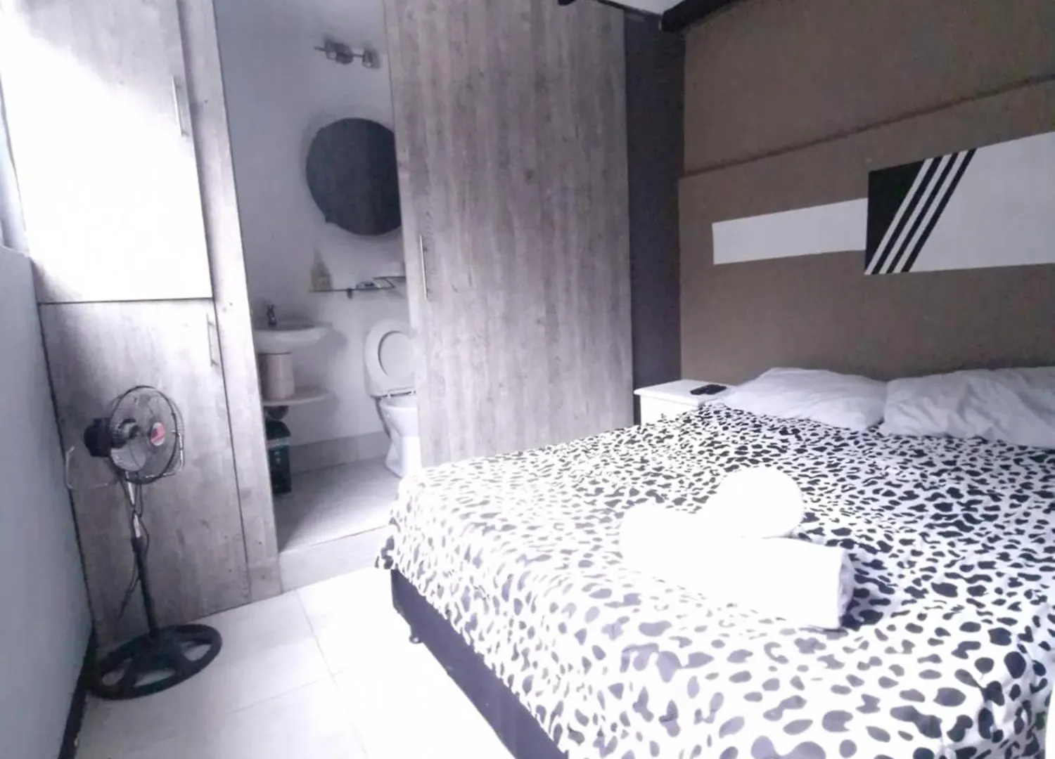 Urban 10 Bdrm Private Apartment With Rooftop Pool & Jacuzzi Medellín