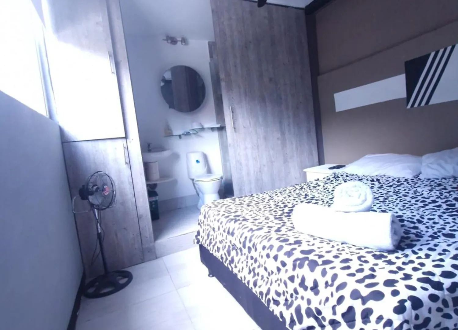 Urban 10 Bdrm Private Apartment With Rooftop Pool & Jacuzzi Medellín Kolumbia