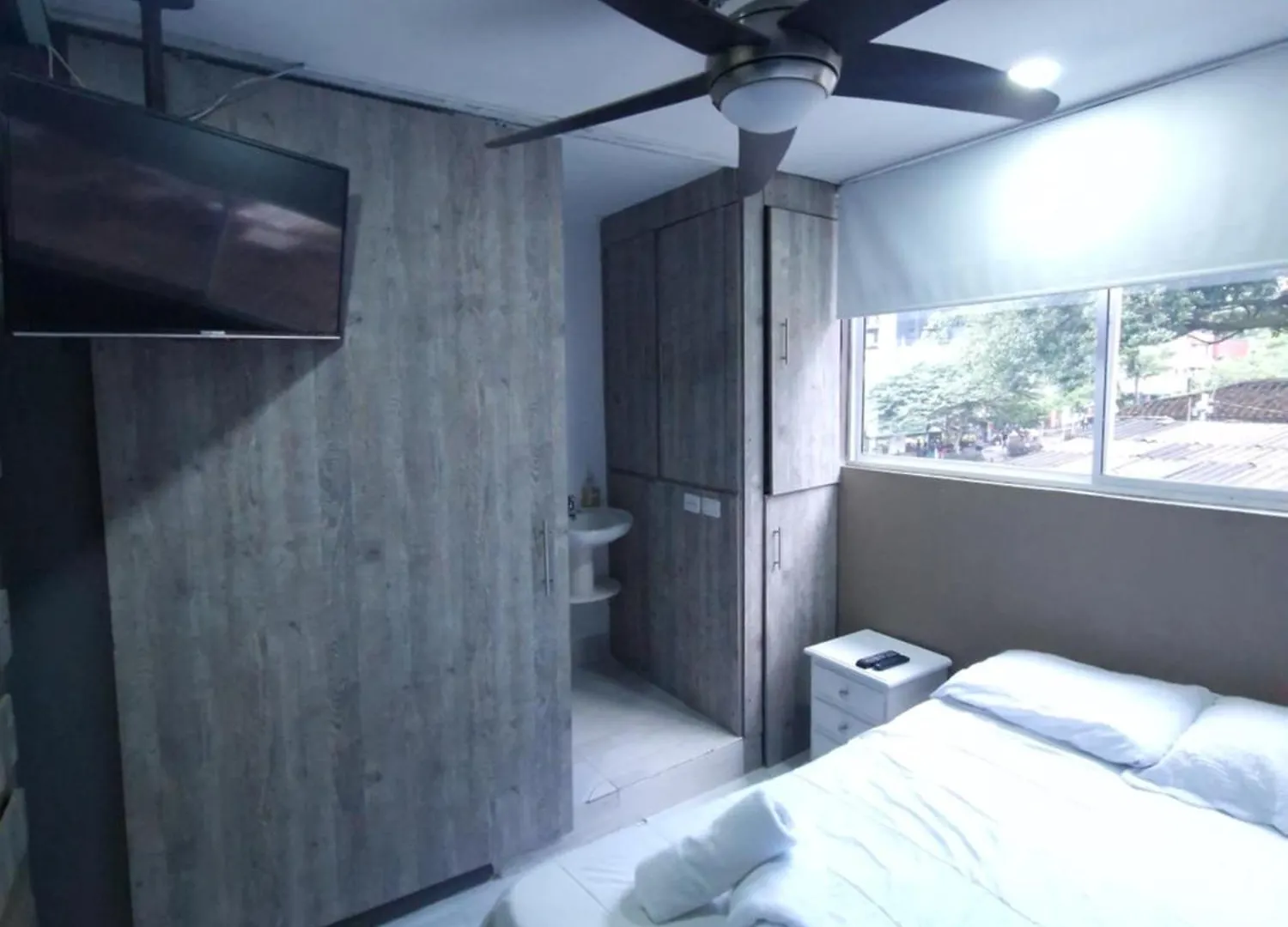 Urban 10 Bdrm Private Apartment With Rooftop Pool & Jacuzzi Medellín