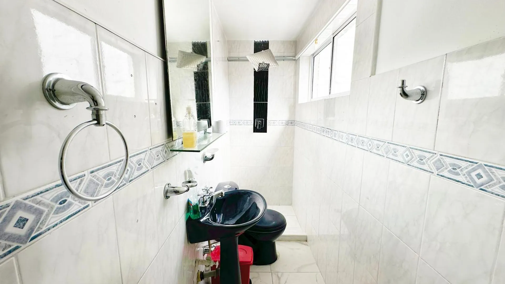 Urban 10 Bdrm Private Apartment With Rooftop Pool & Jacuzzi Medellin