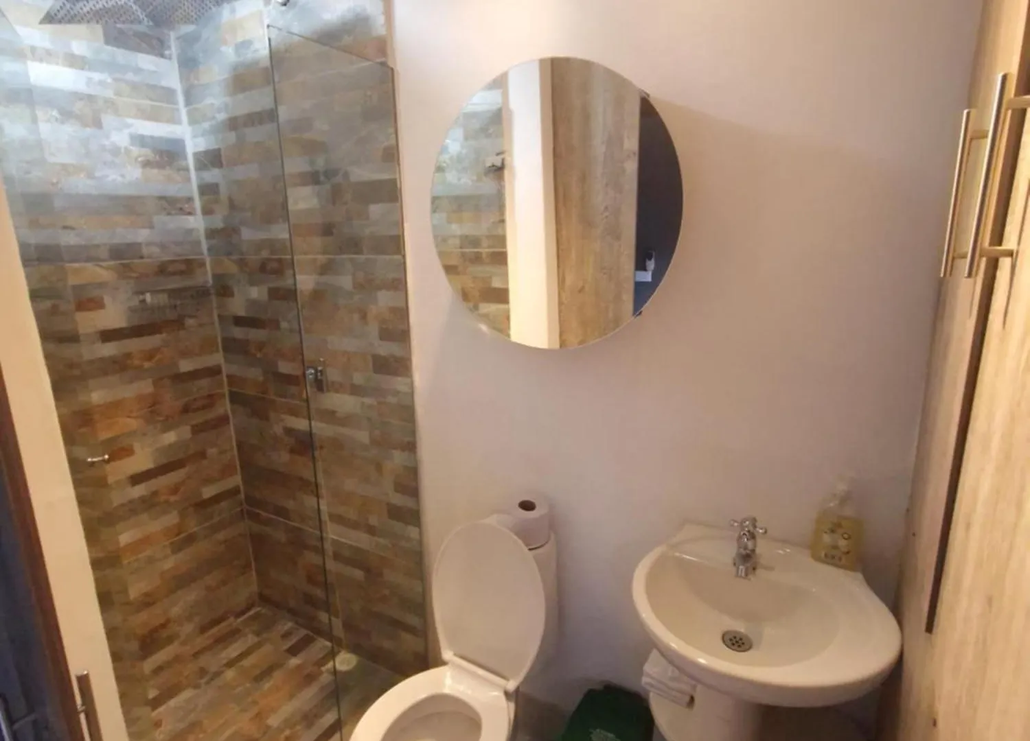 Urban 10 Bdrm Private Apartment With Rooftop Pool & Jacuzzi Medellin