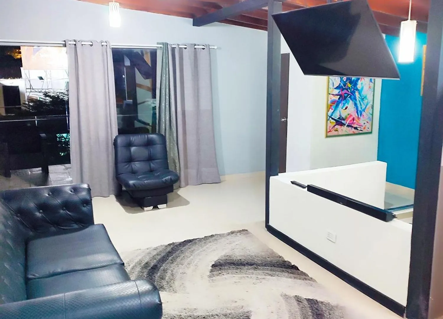 Urban 10 Bdrm Private Apartment With Rooftop Pool & Jacuzzi Medellín Kolombiya