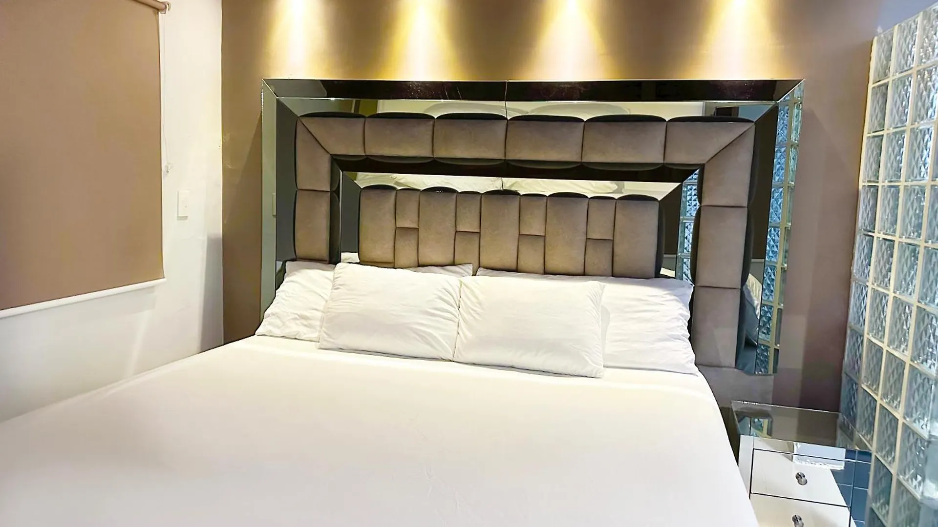 Urban 10 Bdrm Private Apartment With Rooftop Pool & Jacuzzi Medellin Colombia