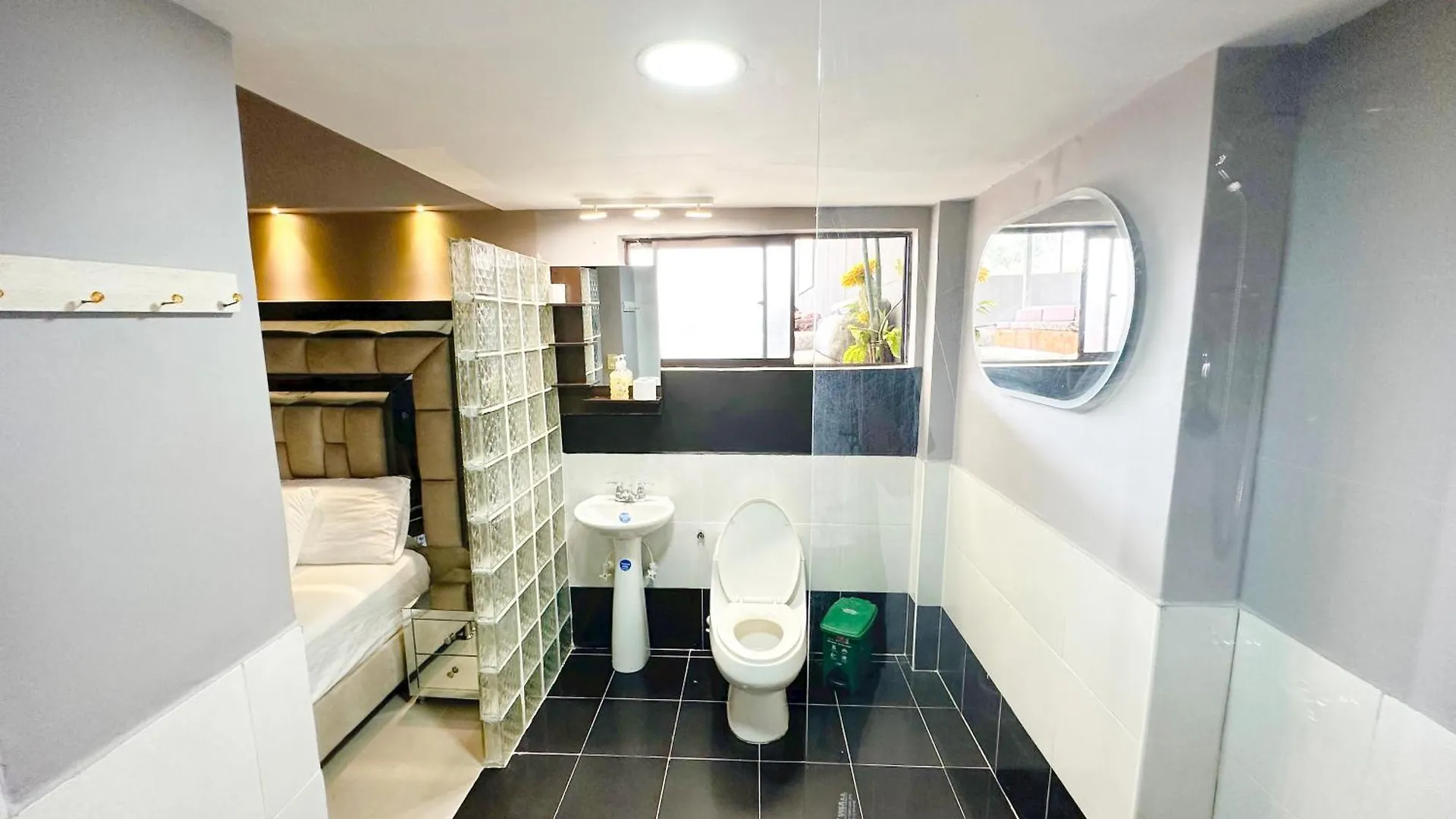 Urban 10 Bdrm Private Apartment With Rooftop Pool & Jacuzzi Medellin Colombia