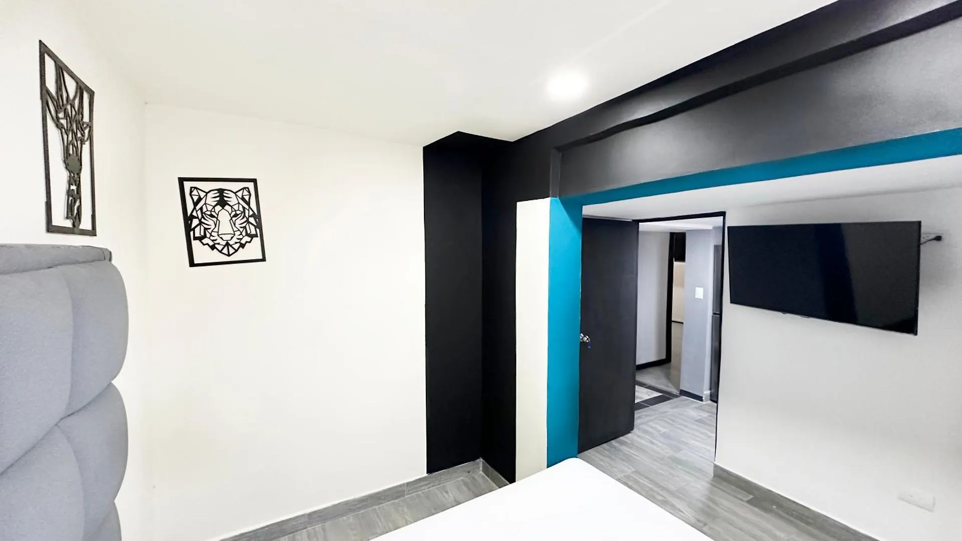 Urban 10 Bdrm Private Apartment With Rooftop Pool & Jacuzzi Medellín 0*,  Kolombiya