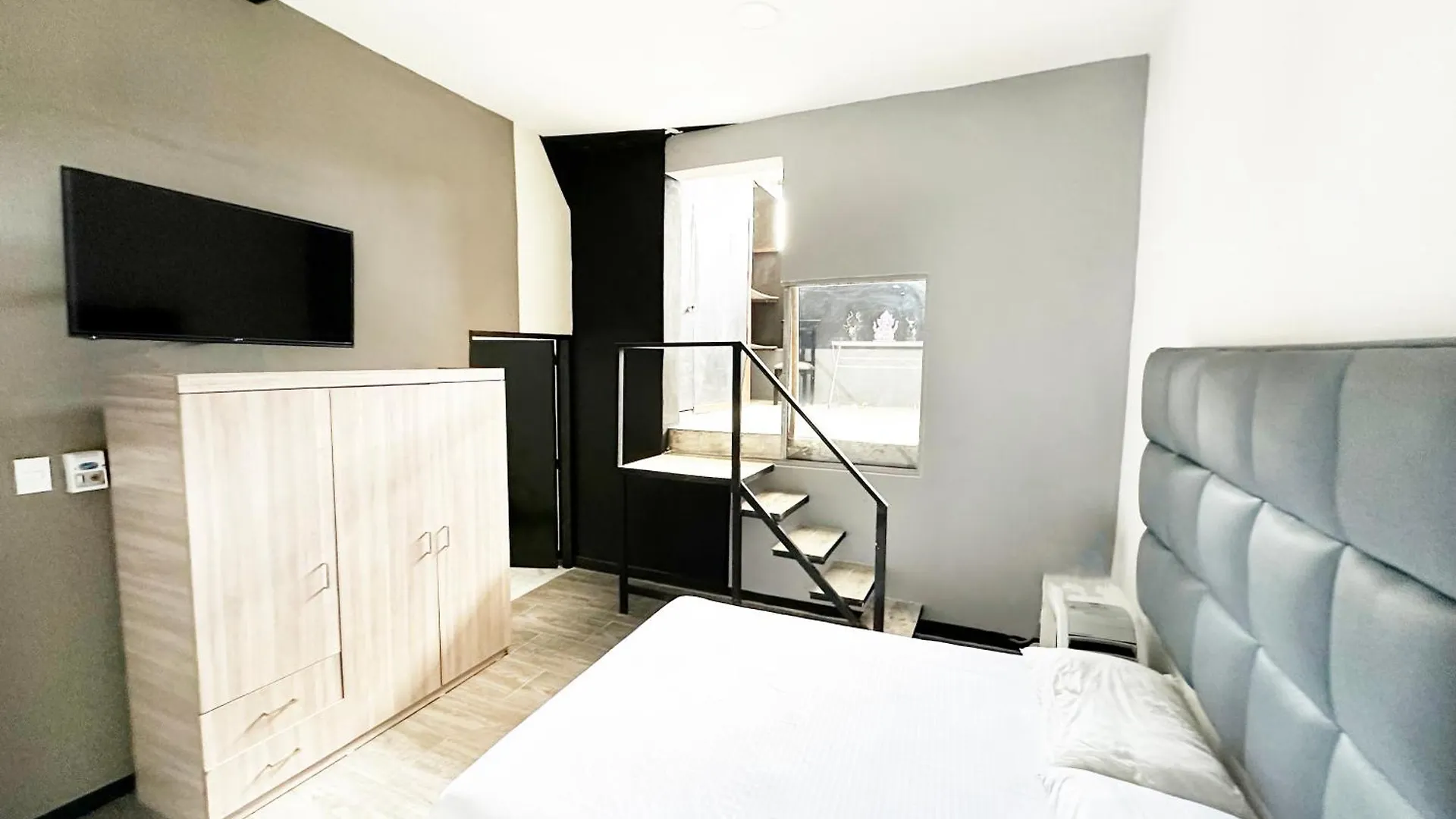 Urban 10 Bdrm Private Apartment With Rooftop Pool & Jacuzzi Medellín Kolombiya