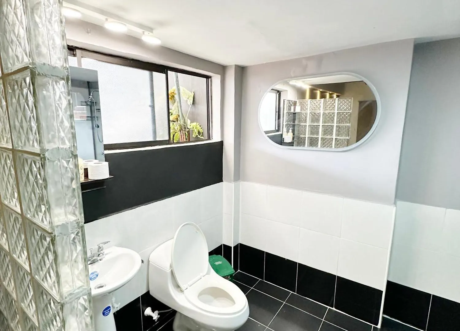 Urban 10 Bdrm Private Apartment With Rooftop Pool & Jacuzzi Medellín