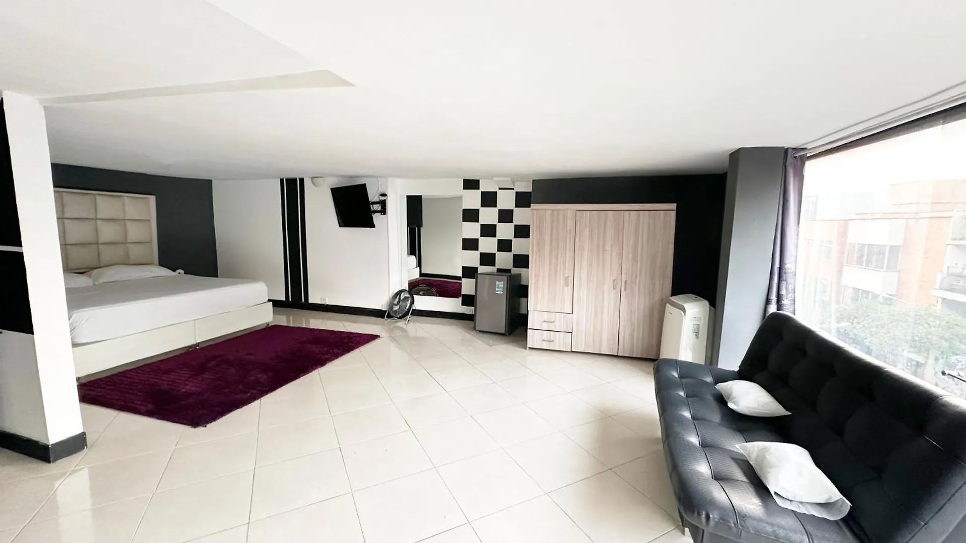 Urban 10 Bdrm Private Apartment With Rooftop Pool & Jacuzzi Medellín