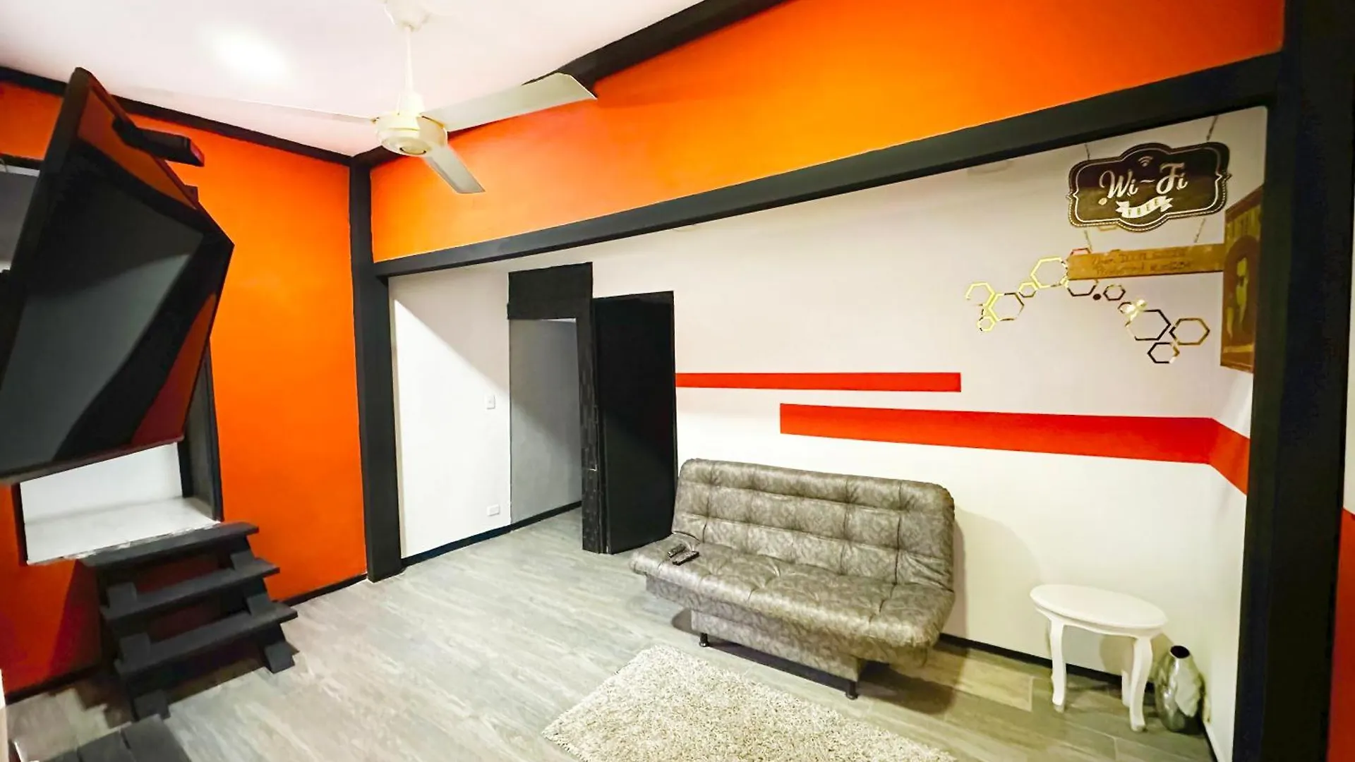 Urban 10 Bdrm Private Apartment With Rooftop Pool & Jacuzzi Medellin