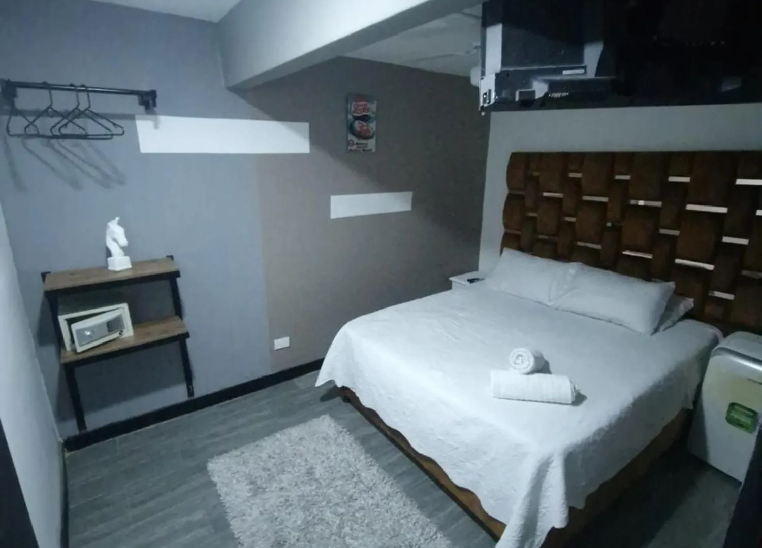 Urban 10 Bdrm Private Apartment With Rooftop Pool & Jacuzzi Medellin 0*,  Colombia